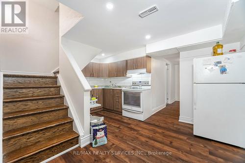 277 Centre Street N, Brampton, ON - Indoor Photo Showing Kitchen