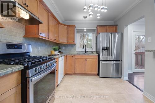 29 Flowertown Ave Brampton Avenue, Brampton, ON - Indoor Photo Showing Kitchen