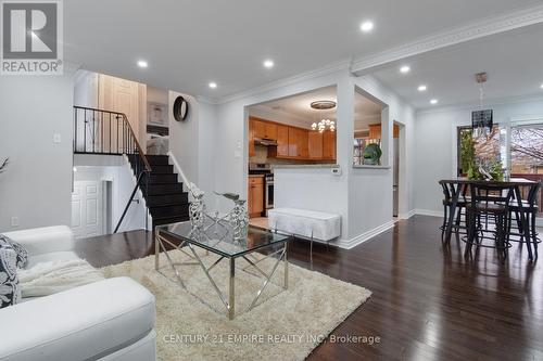 29 Flowertown Ave Brampton Avenue, Brampton, ON - Indoor Photo Showing Living Room