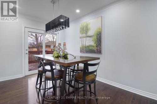 29 Flowertown Ave Brampton Avenue, Brampton, ON - Indoor Photo Showing Dining Room