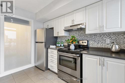 711 - 280 Donlands Avenue, Toronto, ON - Indoor Photo Showing Kitchen