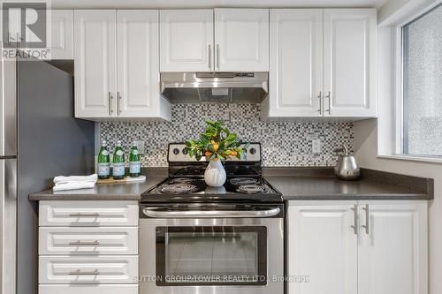 711 - 280 Donlands Avenue, Toronto, ON - Indoor Photo Showing Kitchen