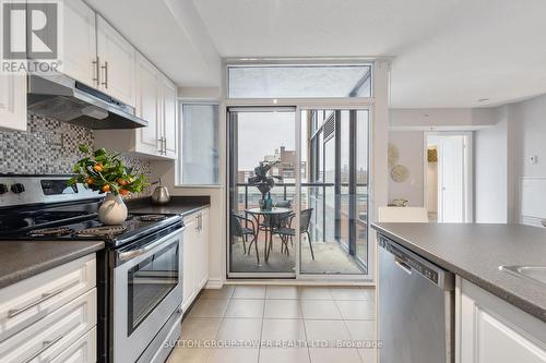 711 - 280 Donlands Avenue, Toronto, ON - Indoor Photo Showing Kitchen