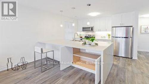 391 Royal York Road, Toronto, ON - Indoor Photo Showing Kitchen With Upgraded Kitchen