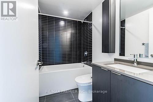 1620 - 86 Dundas Street E, Mississauga, ON - Indoor Photo Showing Bathroom