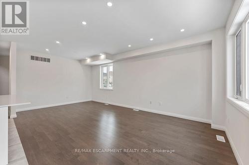 199 Alessio Drive, Hamilton, ON - Indoor Photo Showing Other Room