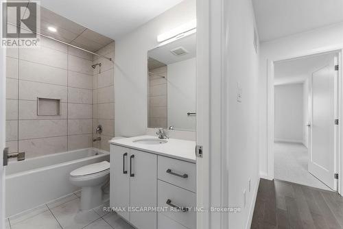 199 Alessio Drive, Hamilton, ON - Indoor Photo Showing Bathroom