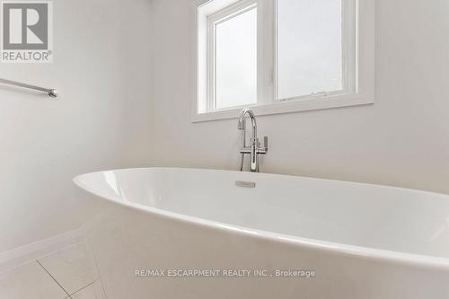 199 Alessio Drive, Hamilton, ON - Indoor Photo Showing Bathroom