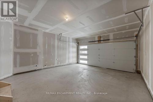 199 Alessio Drive, Hamilton, ON - Indoor Photo Showing Garage