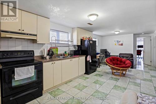 4179 Dursley Crescent, Mississauga, ON - Indoor Photo Showing Kitchen With Double Sink