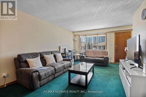 4179 Dursley Crescent, Mississauga, ON - Indoor Photo Showing Living Room