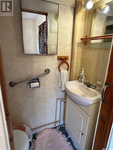 950 17Th Street W, Prince Albert, SK - Indoor Photo Showing Bathroom