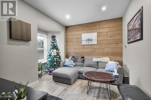 1050 Margaret Street, London, ON - Indoor Photo Showing Living Room