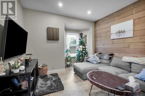 1050 Margaret Street, London, ON - Indoor Photo Showing Living Room