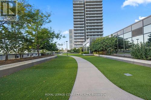 108 - 65 Oneida Crescent, Richmond Hill, ON - Outdoor