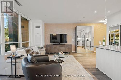 108 - 65 Oneida Crescent, Richmond Hill, ON - Indoor Photo Showing Living Room