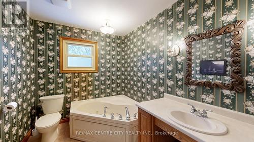 821 Wharncliffe Road S, London, ON - Indoor Photo Showing Bathroom