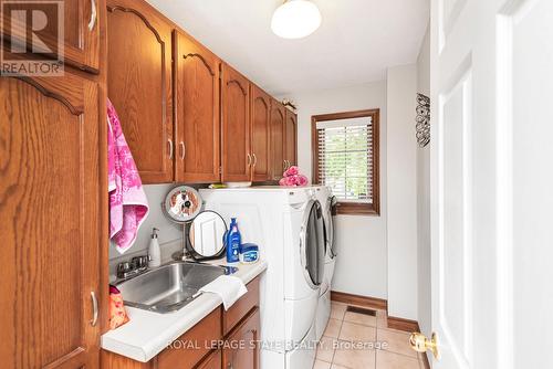 16 Chelsea Crescent, Hamilton, ON - Indoor Photo Showing Laundry Room