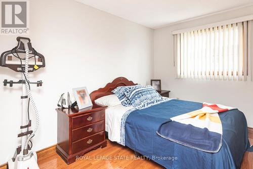 16 Chelsea Crescent, Hamilton, ON - Indoor Photo Showing Bedroom