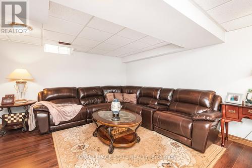 16 Chelsea Crescent, Hamilton, ON - Indoor Photo Showing Living Room