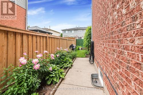 16 Chelsea Crescent, Hamilton, ON - Outdoor