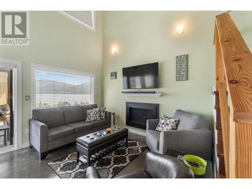 3672 Sabiston Creek Road Unit# 10, Kamloops, BC - Indoor Photo Showing Living Room With Fireplace