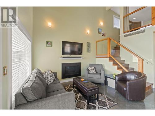 3672 Sabiston Creek Road Unit# 10, Kamloops, BC - Indoor Photo Showing Living Room With Fireplace