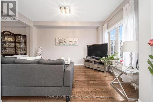 16 Gulfbrook Circle, Brampton, ON - Indoor Photo Showing Living Room