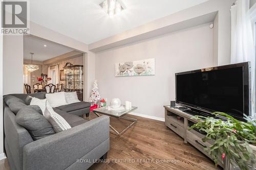 16 Gulfbrook Circle, Brampton, ON - Indoor Photo Showing Living Room