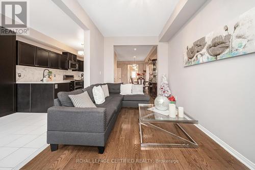 16 Gulfbrook Circle, Brampton, ON - Indoor Photo Showing Living Room