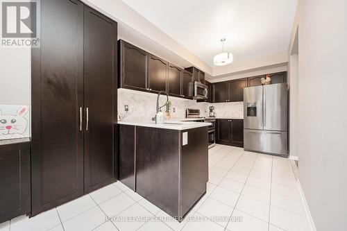 16 Gulfbrook Circle, Brampton, ON - Indoor Photo Showing Kitchen