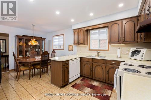 44 Flagstick Court, Toronto, ON - Indoor Photo Showing Kitchen