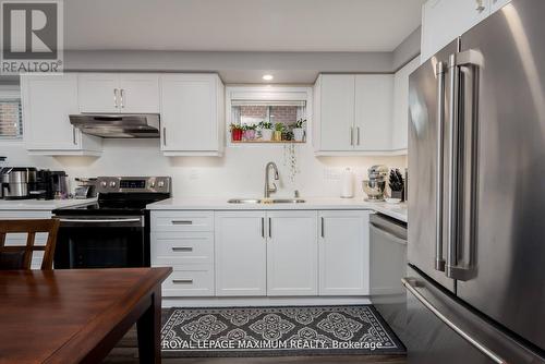 44 Flagstick Court, Toronto, ON - Indoor Photo Showing Kitchen With Double Sink