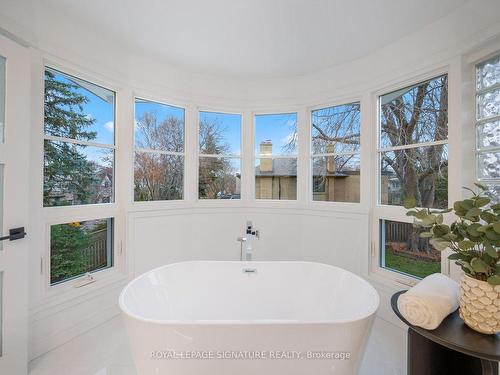 61 Bennington Heights Dr, Toronto, ON - Indoor Photo Showing Bathroom