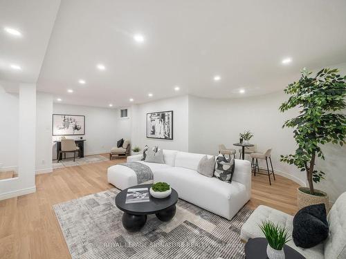 61 Bennington Heights Dr, Toronto, ON - Indoor Photo Showing Living Room