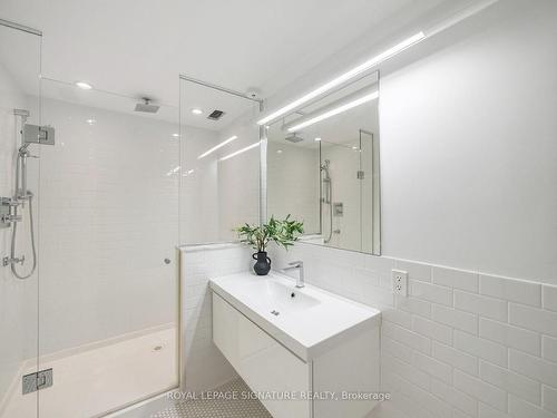 61 Bennington Heights Dr, Toronto, ON - Indoor Photo Showing Bathroom