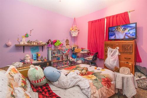 1765 Hollywood Road, Kelowna, BC - Indoor Photo Showing Bedroom