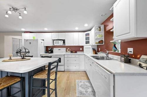 74 Lodge Drive, Clearwater, BC - Indoor Photo Showing Kitchen With Double Sink