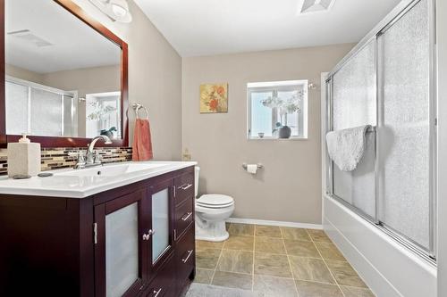 74 Lodge Drive, Clearwater, BC - Indoor Photo Showing Bathroom