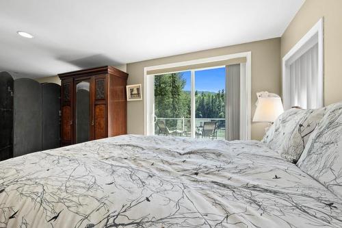 74 Lodge Drive, Clearwater, BC - Indoor Photo Showing Bedroom