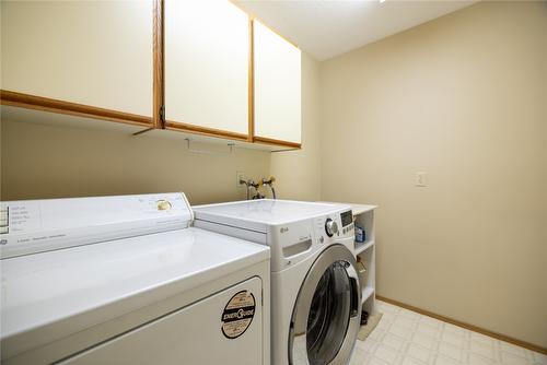 412-1450 Bertram Street, Kelowna, BC - Indoor Photo Showing Laundry Room