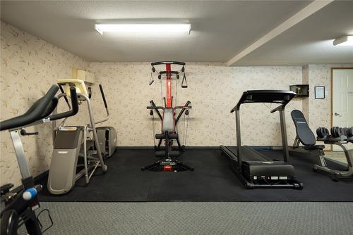 412-1450 Bertram Street, Kelowna, BC - Indoor Photo Showing Gym Room