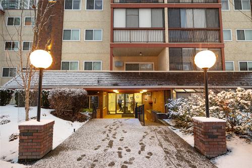 412-1450 Bertram Street, Kelowna, BC - Outdoor With Balcony