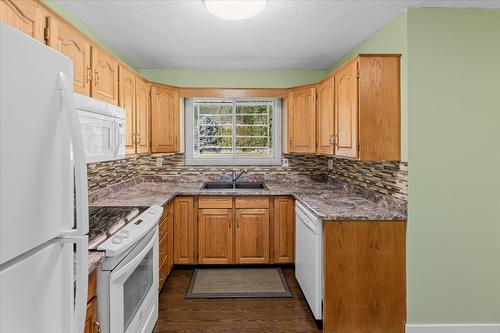 328 Glenmore Road, Kelowna, BC - Indoor Photo Showing Kitchen With Double Sink