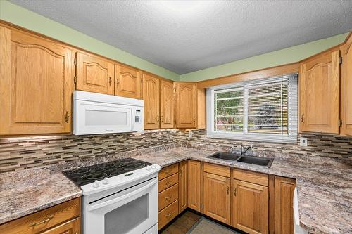 328 Glenmore Road, Kelowna, BC - Indoor Photo Showing Kitchen With Double Sink