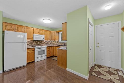 328 Glenmore Road, Kelowna, BC - Indoor Photo Showing Kitchen