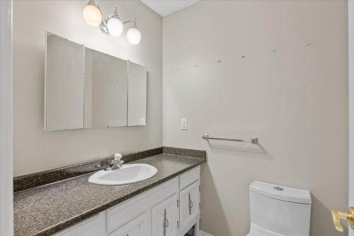 328 Glenmore Road, Kelowna, BC - Indoor Photo Showing Bathroom