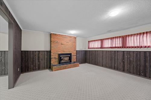 328 Glenmore Road, Kelowna, BC - Indoor With Fireplace