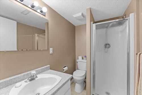 328 Glenmore Road, Kelowna, BC - Indoor Photo Showing Bathroom