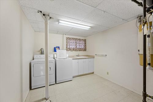 328 Glenmore Road, Kelowna, BC - Indoor Photo Showing Laundry Room